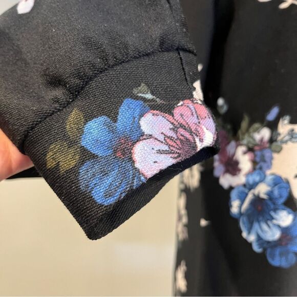 Clearance !!! Floral Black sweater - Picture 5 of 15